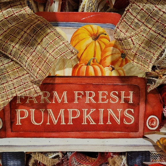 Farmhouse style wreath - Picture 3 of 5